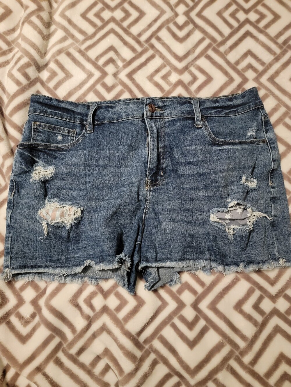 m jeans by Maurice's - Mid-Rise Distressed Patched Denim Shorts - Size 16.